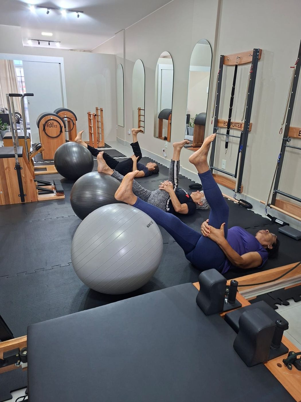 Sessão de Pilates solo com bola