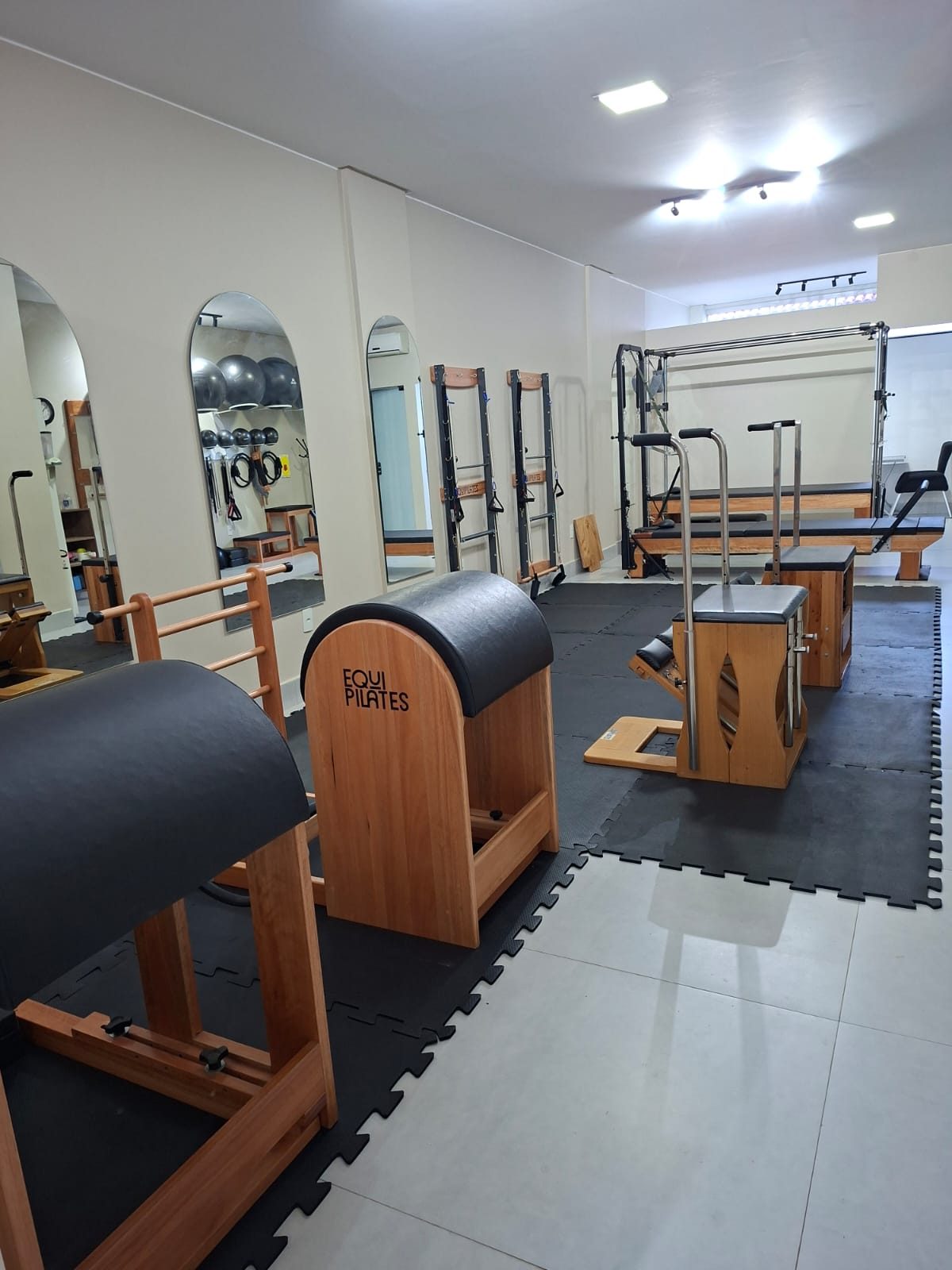 Aparelhos de Pilates no estúdio Domi Pilates